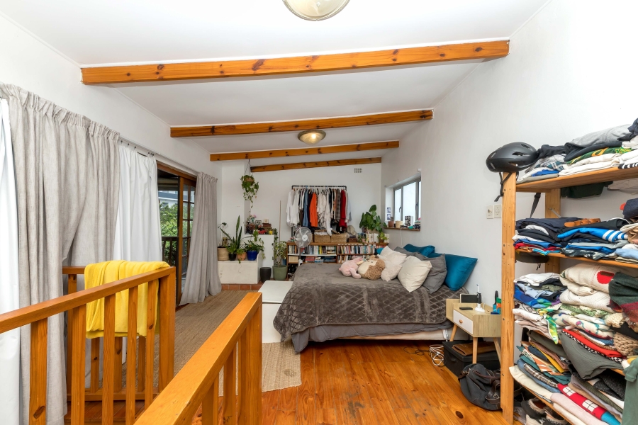 To Let 4 Bedroom Property for Rent in Vredehoek Western Cape